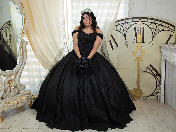 #26889 MARTHA RUTH (XV MORADO)-8136