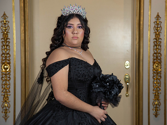 #26889 MARTHA RUTH (XV MORADO)-8181