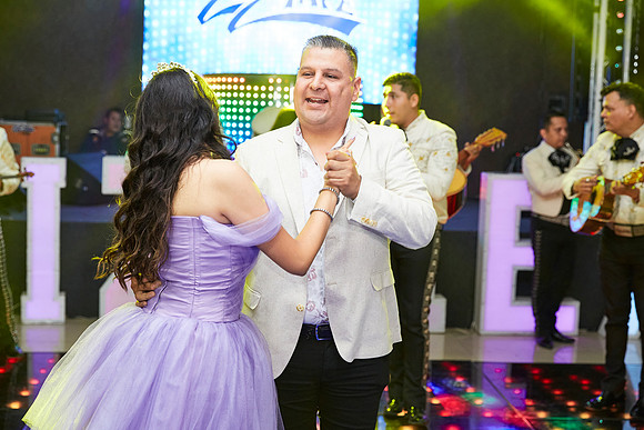 --IZZIE--_MH_9381